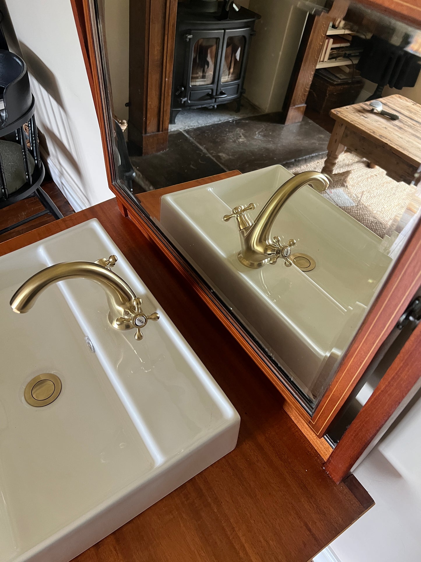 Vintage Light Bathroom Vanity Unit with mirror, sink unit Chest of Drawers.