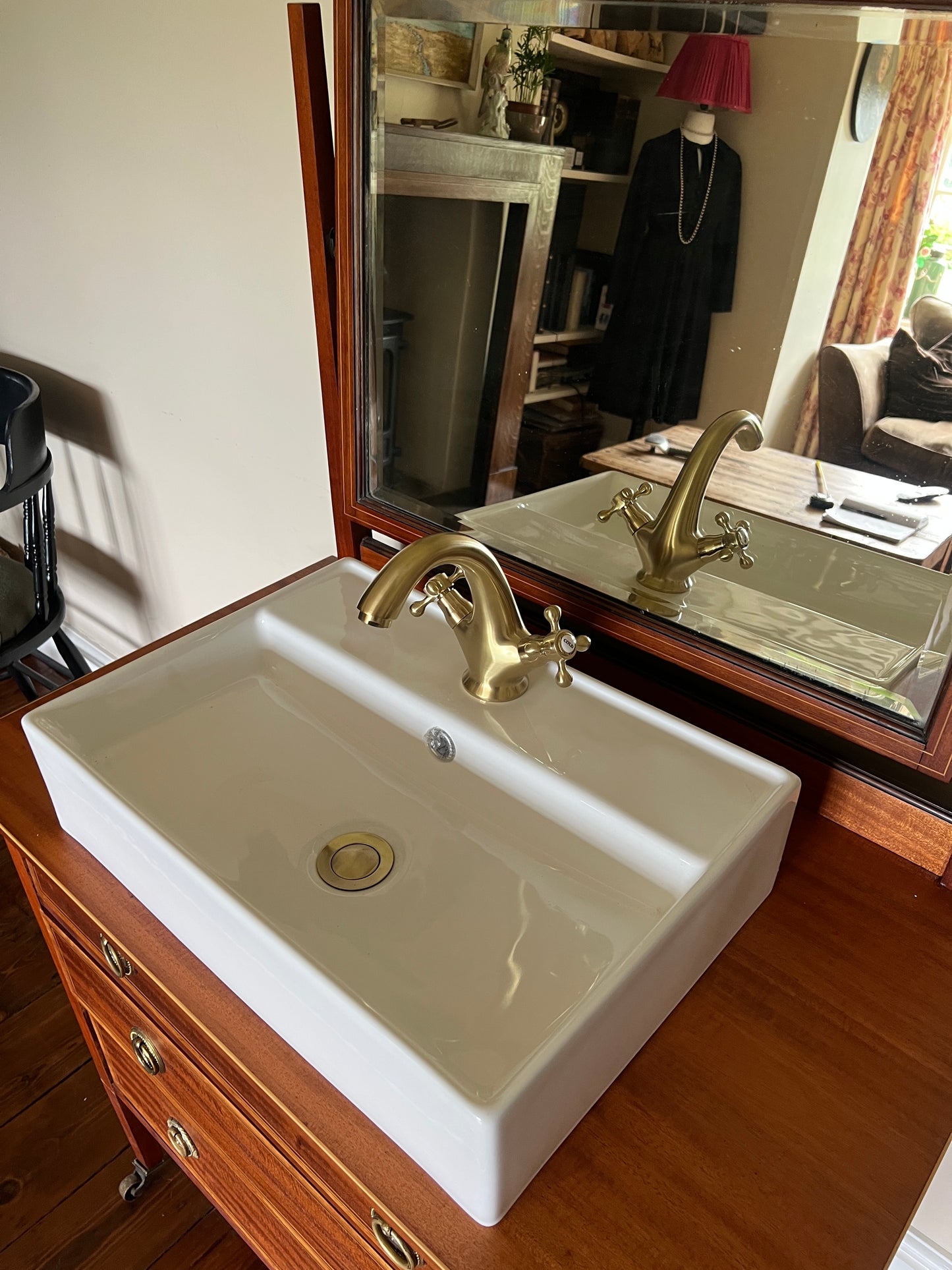 Vintage Light Bathroom Vanity Unit with mirror, sink unit Chest of Drawers.