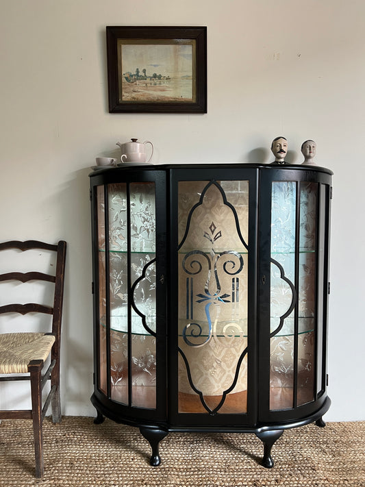 1930s Black Display Cabinet with two Lockable Doors on Queen Anne Legs